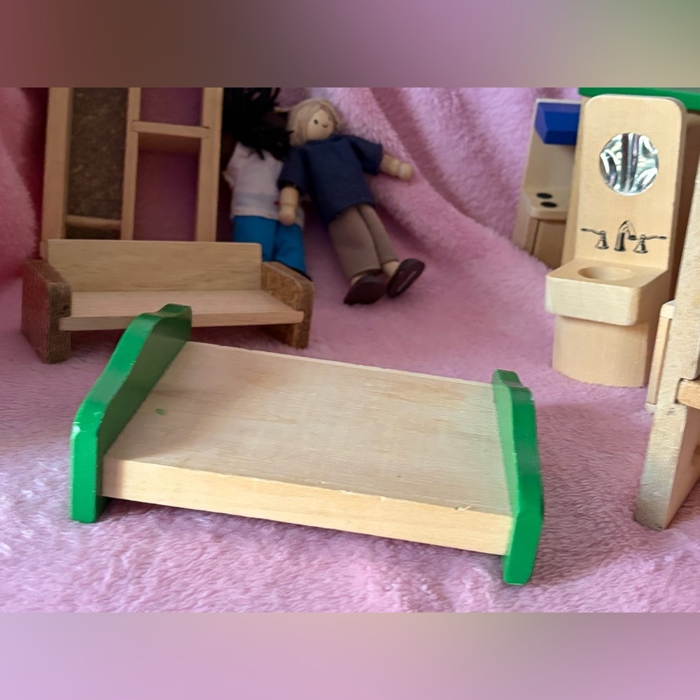 Large vintage lot of wooden dolls / furniture - Picture 3 of 11